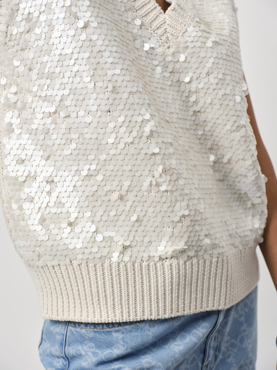 Strahle mit dem Dante6 Ezra Sequins Sweater in Butter Cream