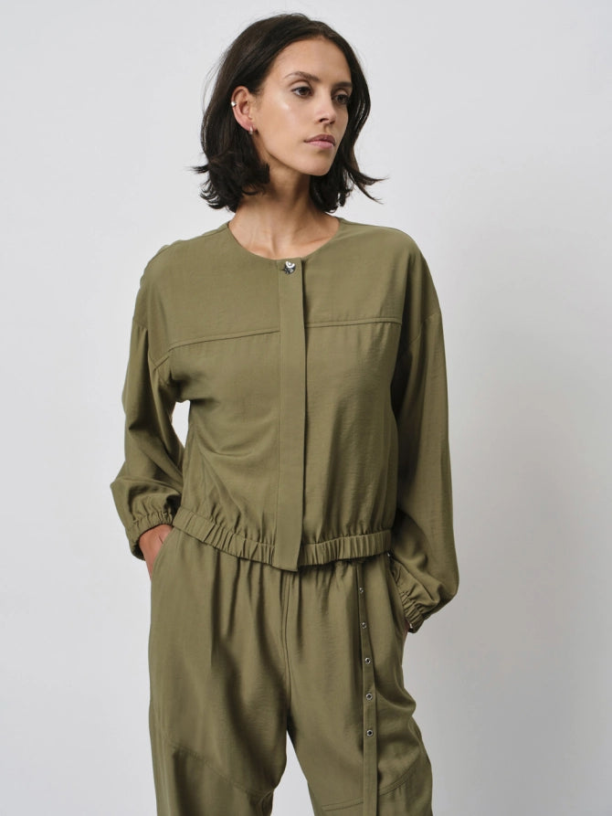 Lenny Hose in Olivgrün – Bequeme Paperbag-Hose für stylische Looks