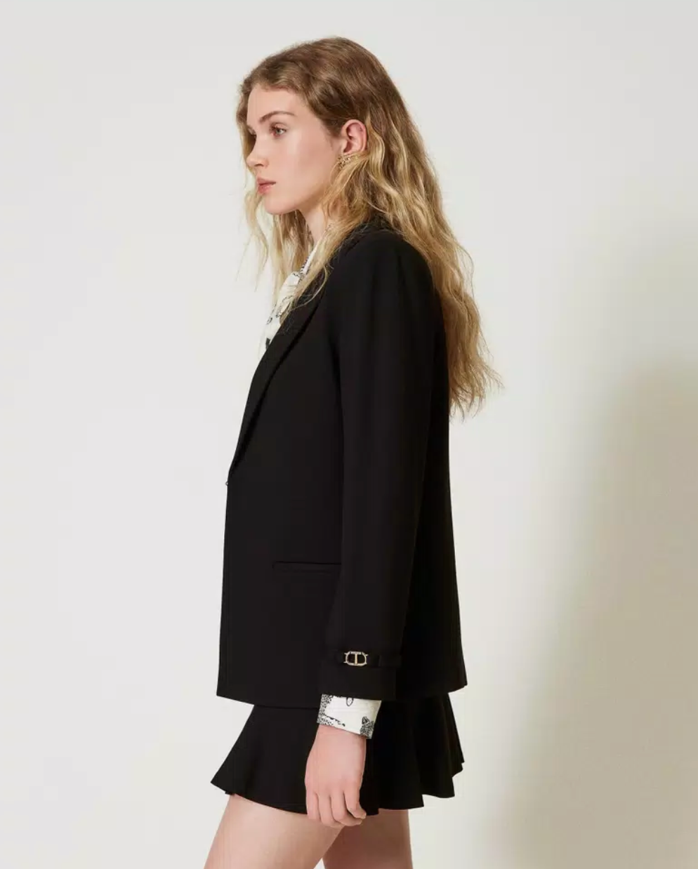 Schwarzer Blazer von der Marke TWINSET