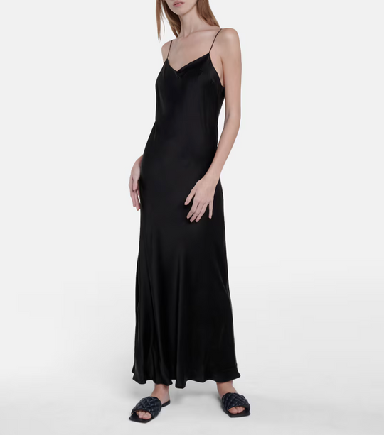 Slipdress aus schwarzem Satin – zeitlose Eleganz für jeden Anlass