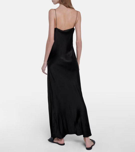 Slipdress aus schwarzem Satin – zeitlose Eleganz für jeden Anlass