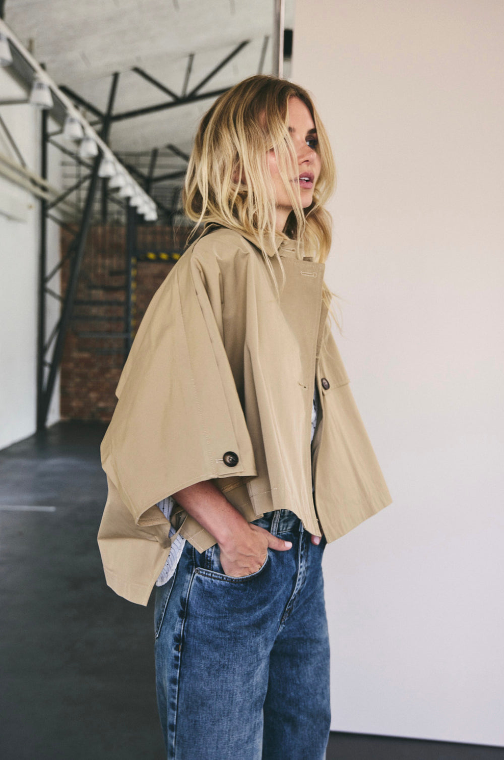 Stylische khakifarbene Trenchjacke von Co'Couture