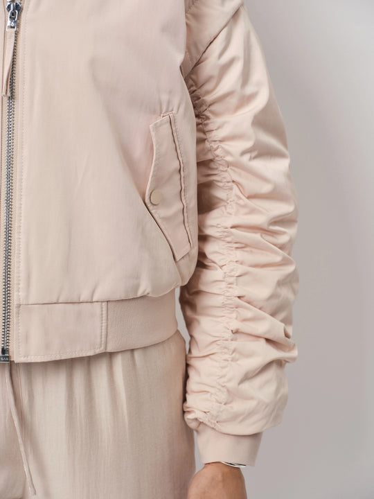 Guyton Bomberjacke in Peach Fuzz – Vielseitiger Stil für jede Jahreszeit