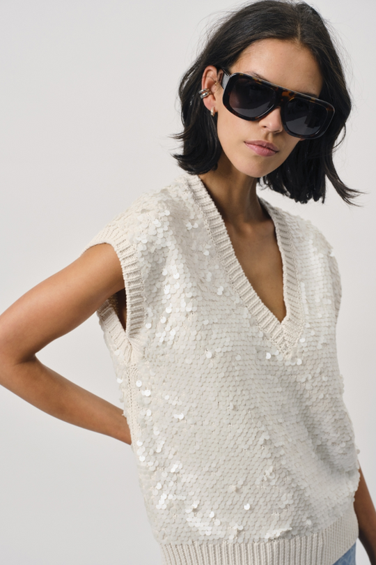 Strahle mit dem Dante6 Ezra Sequins Sweater in Butter Cream