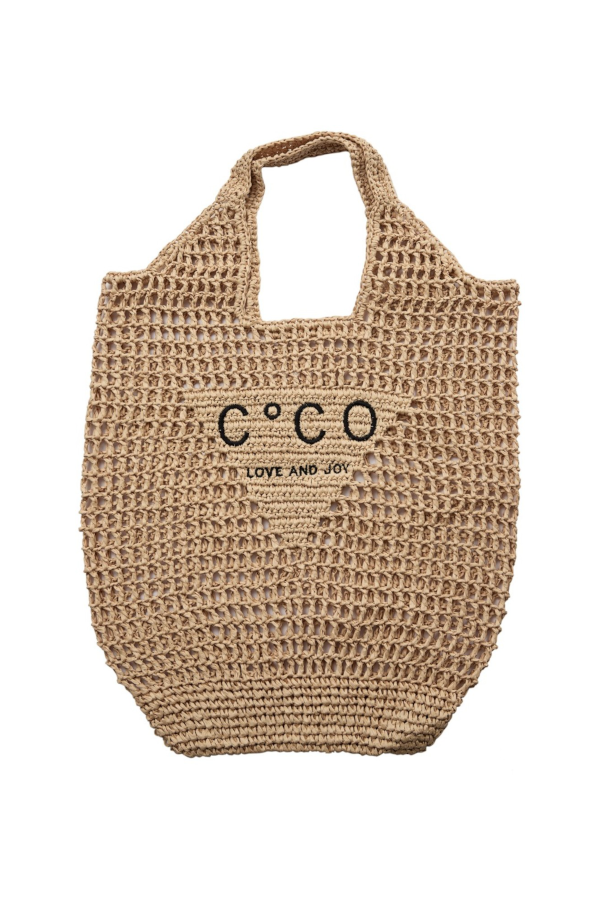 Shopper made from hand -woven natural straw