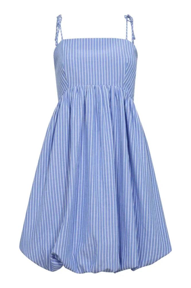 Blaues Kleid mit Streifen – Eleganz trifft auf modernen Streifenlook