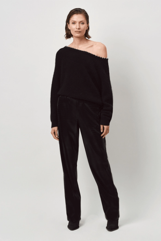 Luxurious knitting sweater in black