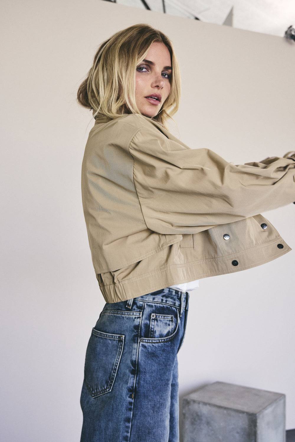 Khakifarbene Trenchjacke von Co’Couture – dein Must-Have für jede Saison - Jacke