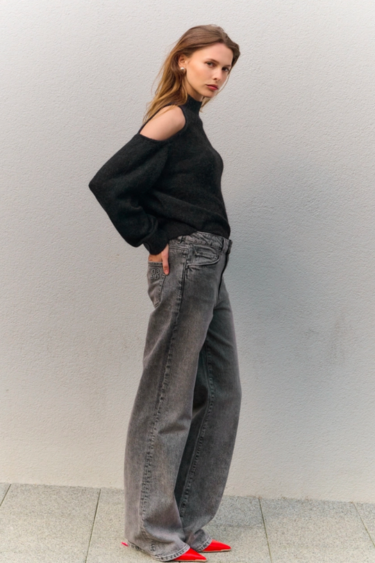 Light alpaca sweater in black