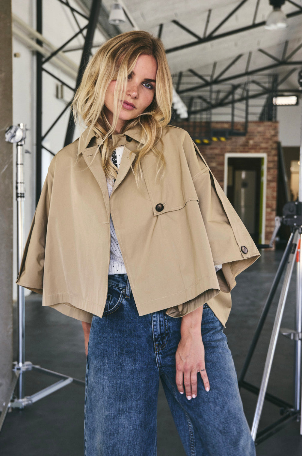 Stylische khakifarbene Trenchjacke von Co’Couture – dein Must-Have für jede Saison - Jacke